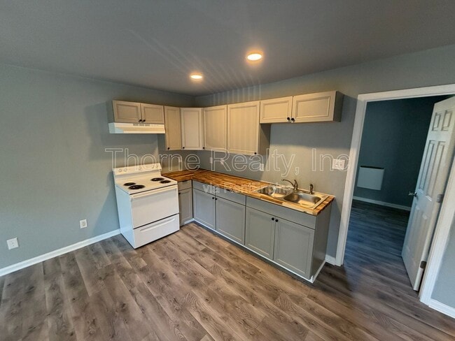 Photo - 1129 E Grand Ave