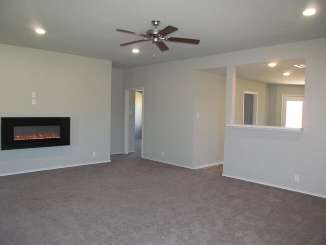 Photo - 3 BEDROOM, CONVENIENT TO SCOTT & WHITE