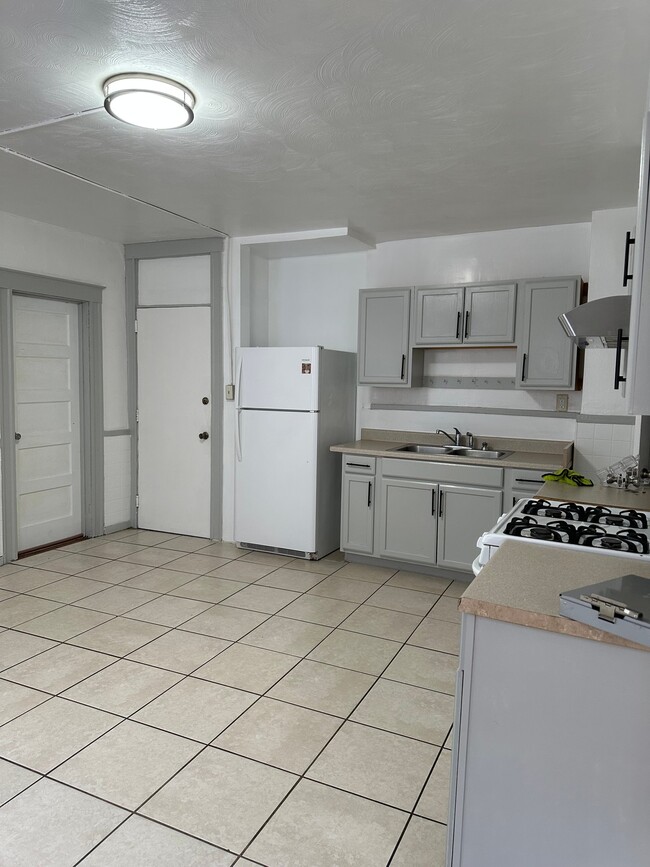 Building Photo - 37 Lyman St
