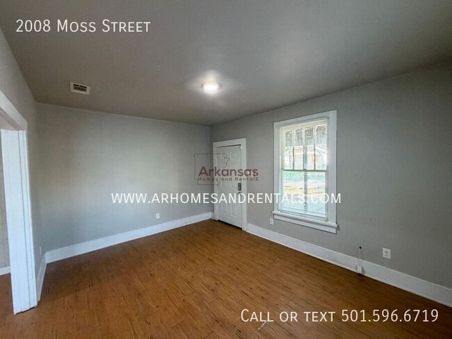 2008 Moss St