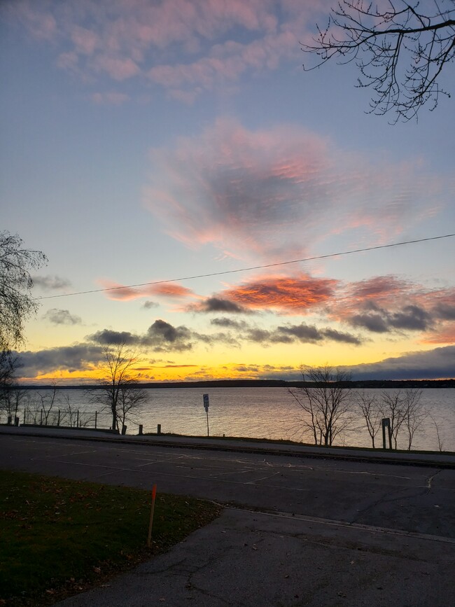 Building Photo - 108 Kempenfelt Dr