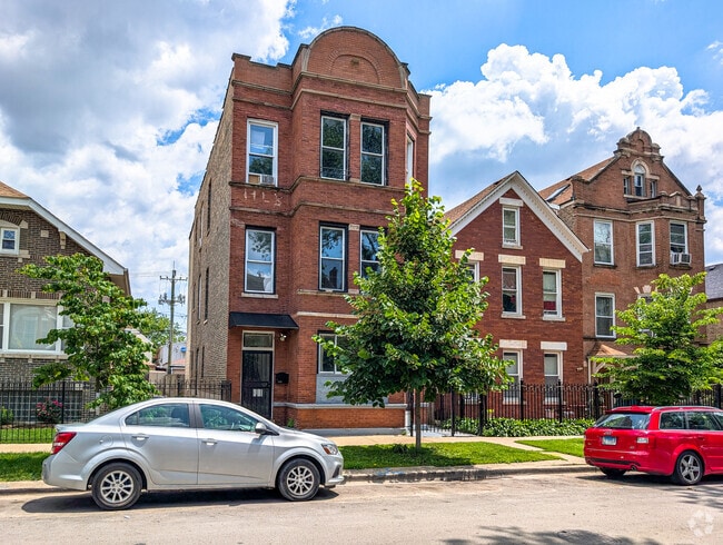Building Photo - 2323 S Trumbull Ave Rental