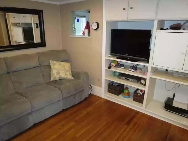 Living Room - 15 Cottage Ct Unit 2