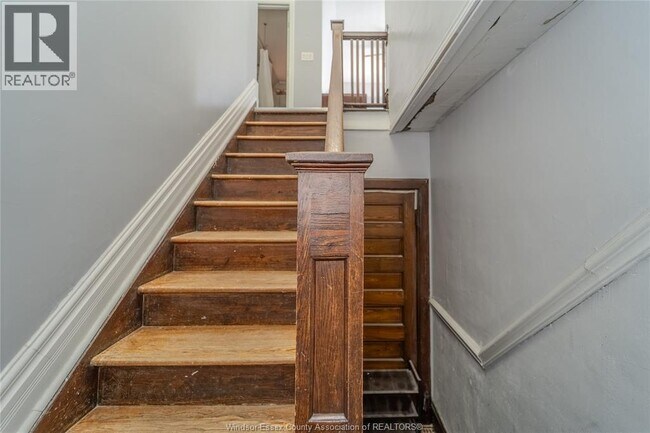 Photo - 752 Windermere Rd