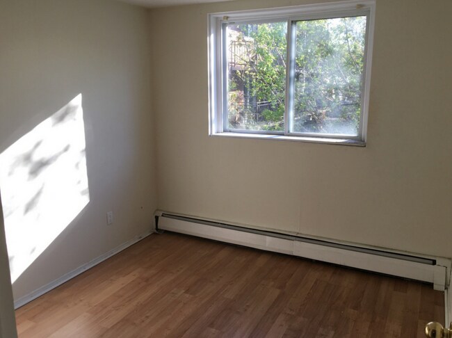 Photo - 84 King Edward Ave Unit 206