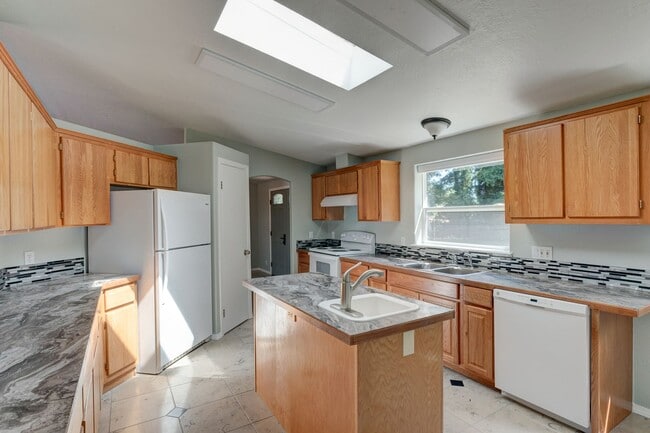 Building Photo - 811 Patmore Rd Unit House