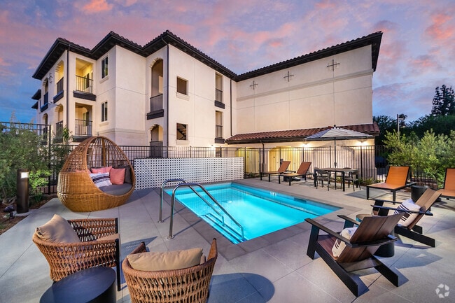Building Photo - Canyon Bluffs Rental