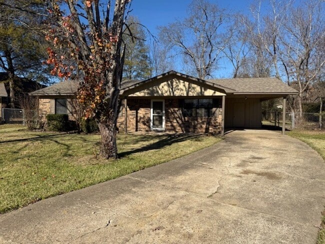 Building Photo - 2411 Carywood Dr