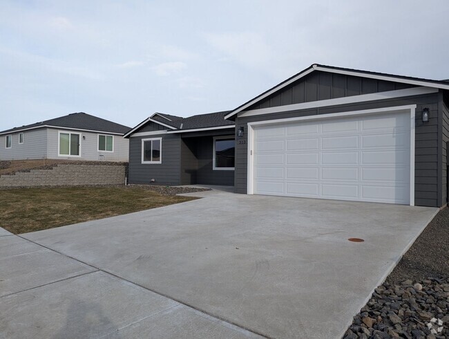 Building Photo - JUST LISTED: Brand-New 3-Bedroom Home in D...