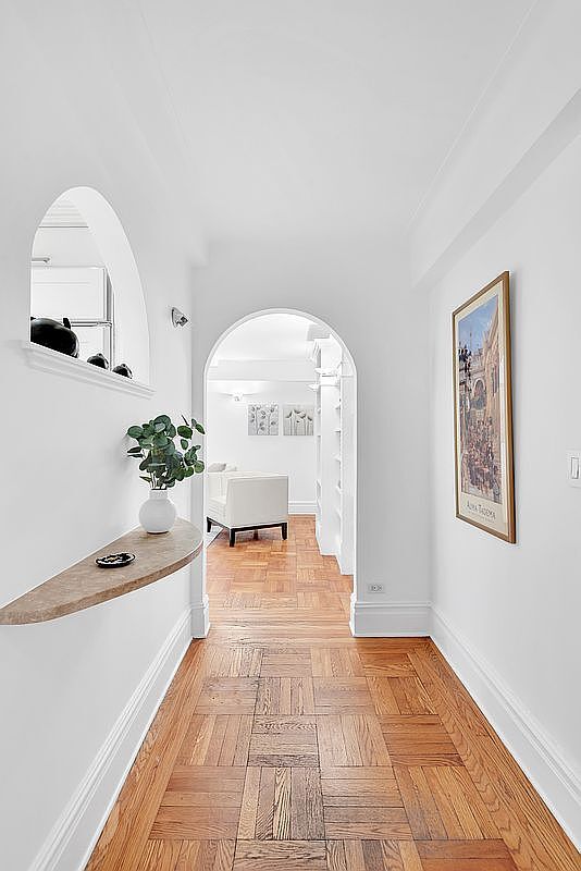 Building Photo - 35 W 92nd St Unit 2D