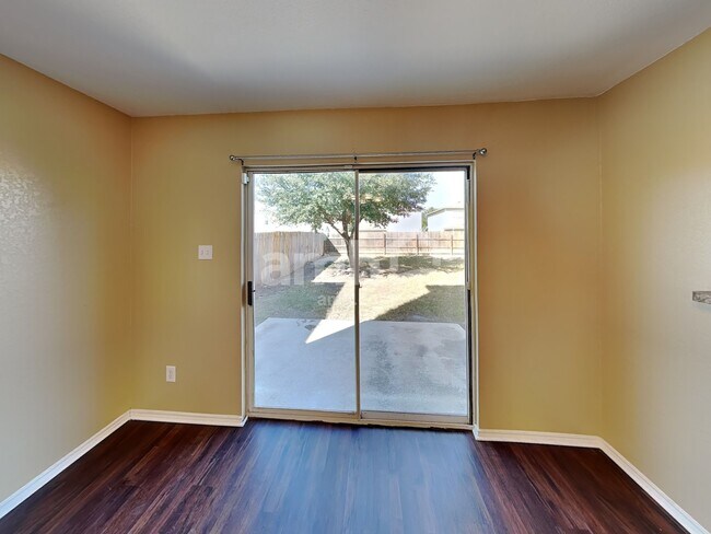 Photo - 9247 Pacific Maple