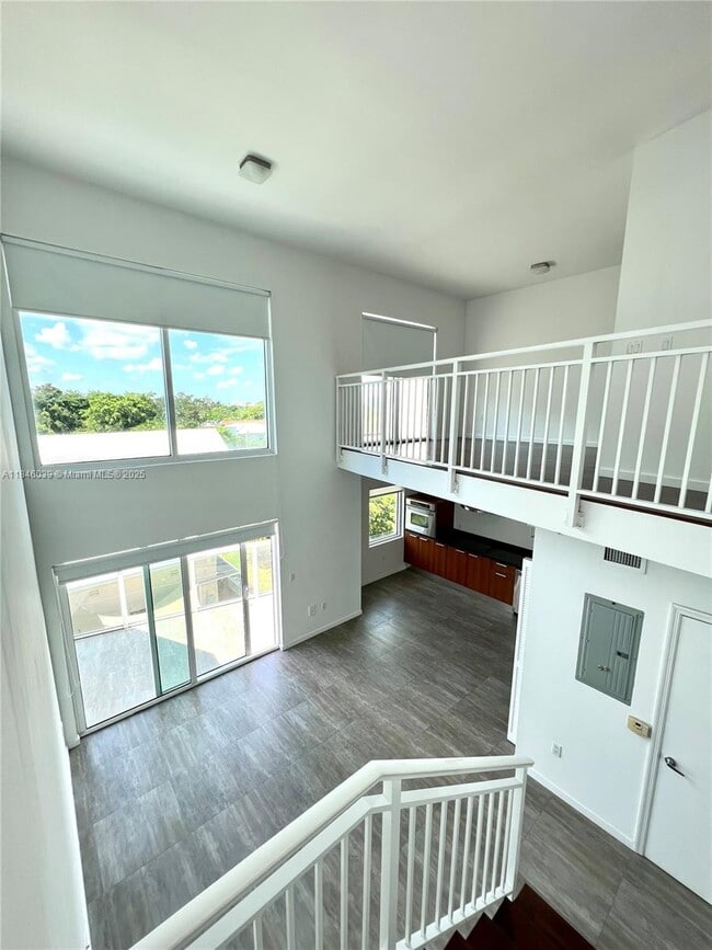 Building Photo - 1650 Brickell Ave Unit 205