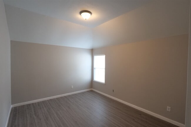 Building Photo - 6119 Lakenshire Falls Ln