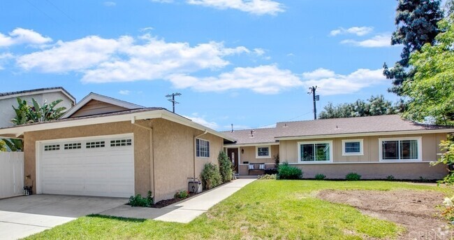 Building Photo - 8601 Santa Susana Plz Rental