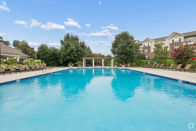 Piscina - Lovell Crossing Apartments