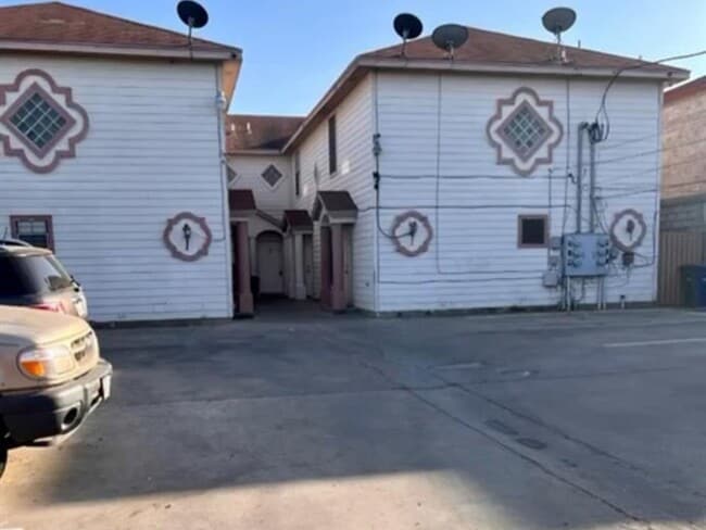 Building Photo - 2803 Bayard St Unit 6