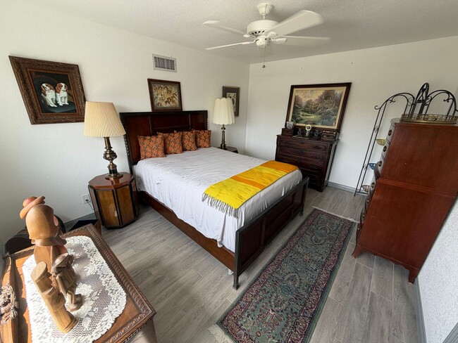 Photo - 3538 Newland Ave