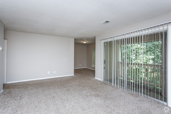 2BR, 1BA- 921 SF