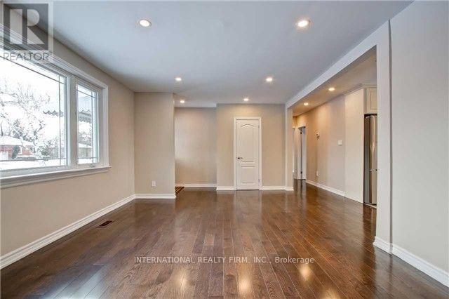 Photo - 21 Cartier Crescent