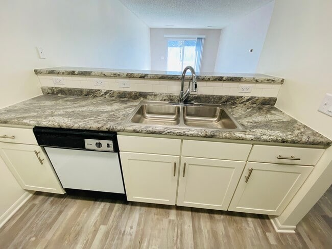 Building Photo - 395 Unit 5 Rental