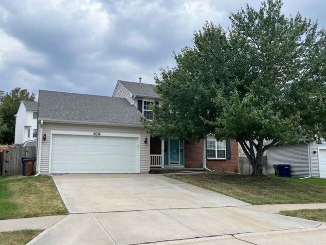 Building Photo - Home For Rent Bellevue.