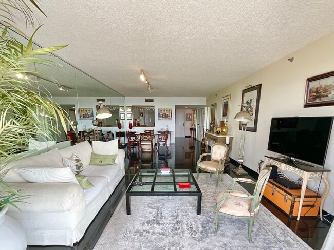 8855 Collins Ave Unidad 9E