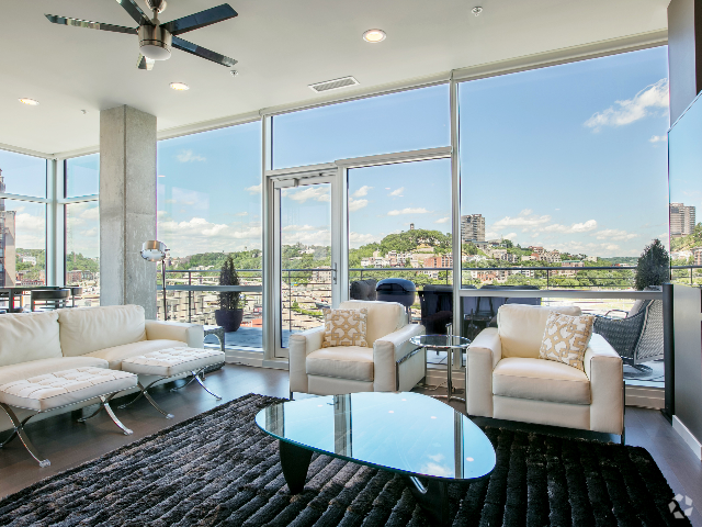 2 Bed with a view - Seven at Broadway Rental