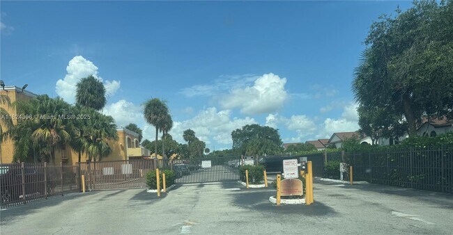 Photo - 17901 NW 68th Ave Unidad T208 Rental