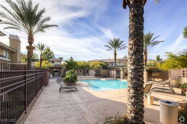 Building Photo - 668 Peachy Canyon Cir Unit 202 Rental