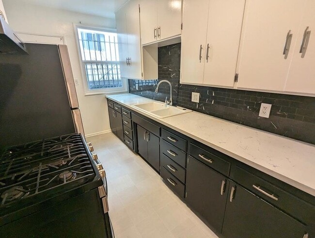 Photo - 817 S Windsor Blvd Unidad E