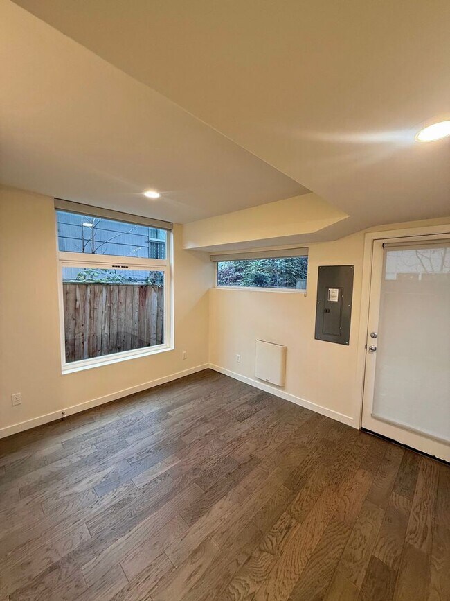 Photo - 2 Bedroom Modern Townhome – Urban Living at Its Best in Vibrant Columbia City