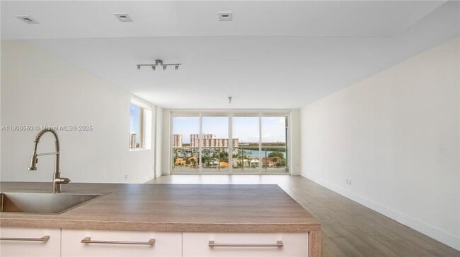 Photo - 3 bedroom in Sunny Isles Beach FL 33160