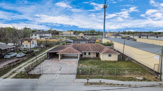 Photo - 4402 Ludwig Ln