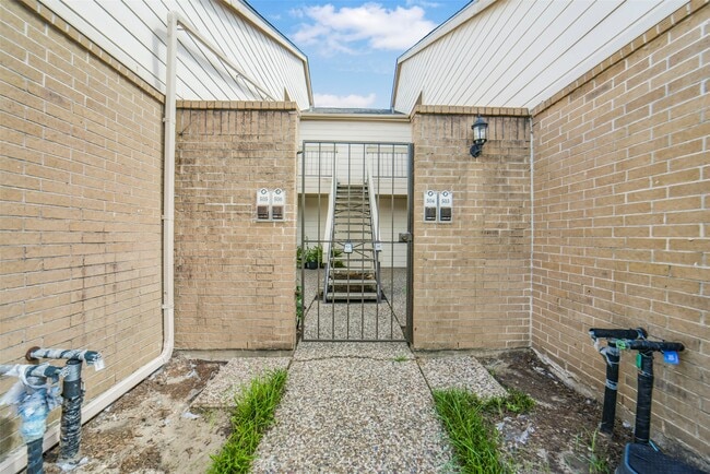Building Photo - 2277 S Kirkwood Rd Unit 506