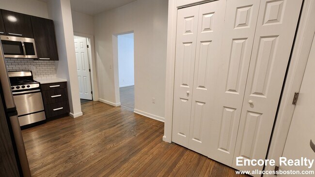 Photo - 11 Peterborough St Unit 1