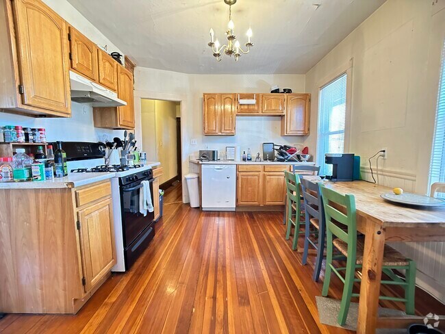 Building Photo - 31 Turner St Unit 2 Rental