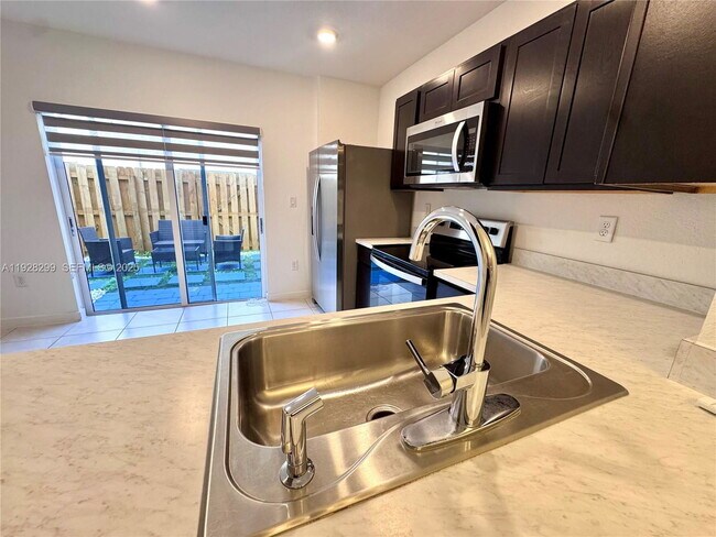 Photo - 544 NE 4th St