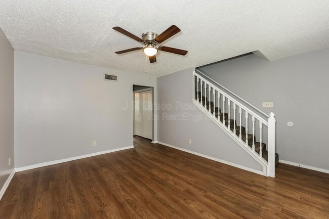 Photo - 5927 Shadydell Dr