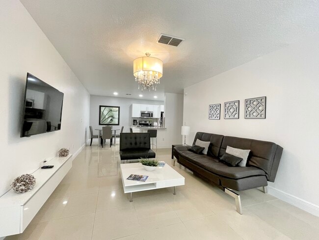 Fully furnished - 4368 S Kirkman Rd Unit 211