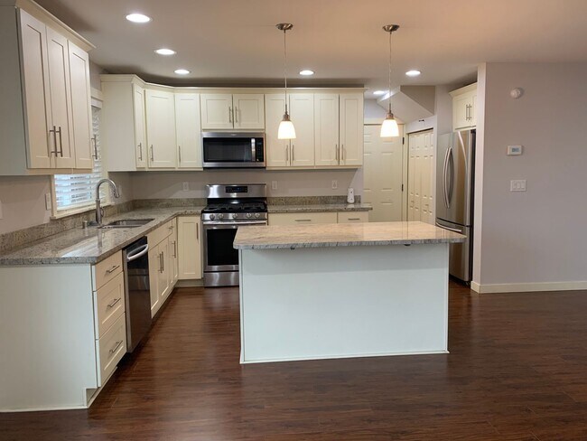 Photo - Lovely 3 bedroom Home at end of cul-de-sac - Low Maintenance Yard