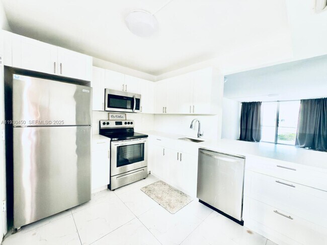 Photo - 1401 NE 191st St Unidad D207