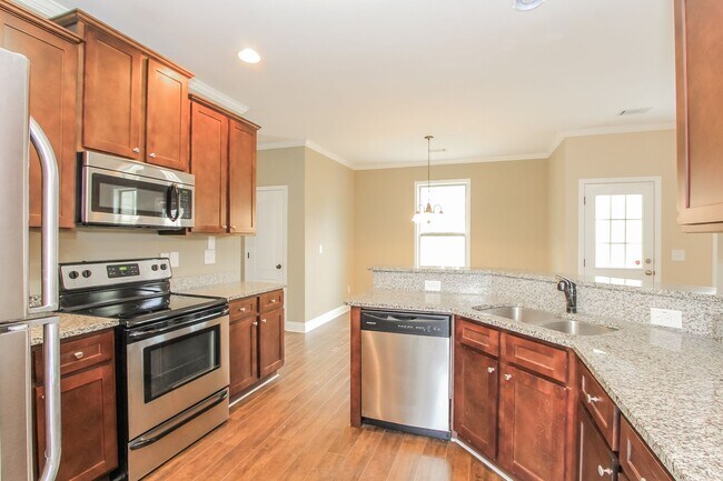 Photo - Beautiful 4 Bedroom Single Family Home in ...