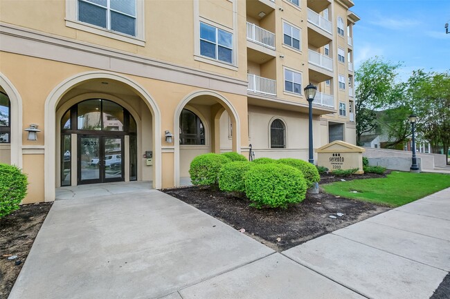 Building Photo - 2203 Dorrington St Unit 309