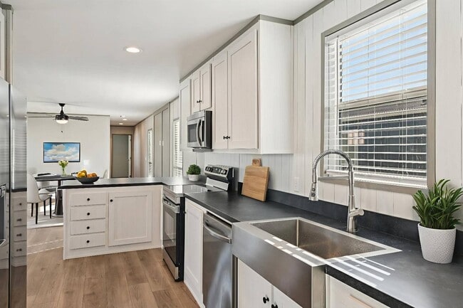 Photo - 1800 Oak Grove Rd E