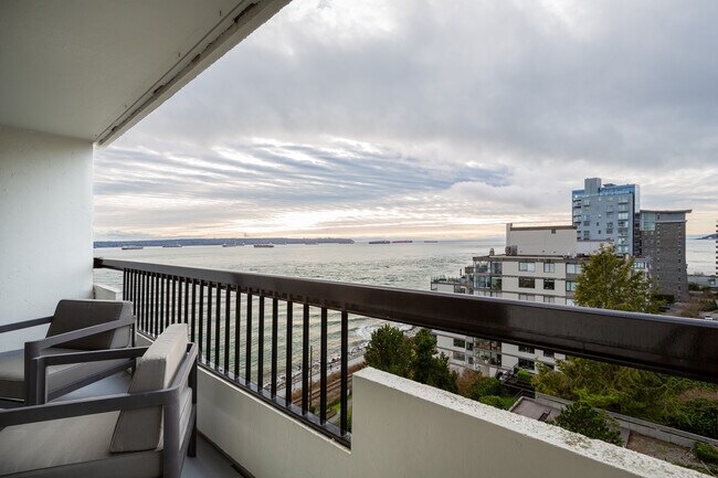 Photo - Shorewood Manor