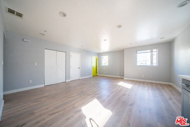 Photo - 11318 Miranda St Unidad 1/2