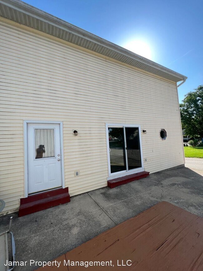 2 br, 1.5 bath House 501 West Vine Street House Rental in