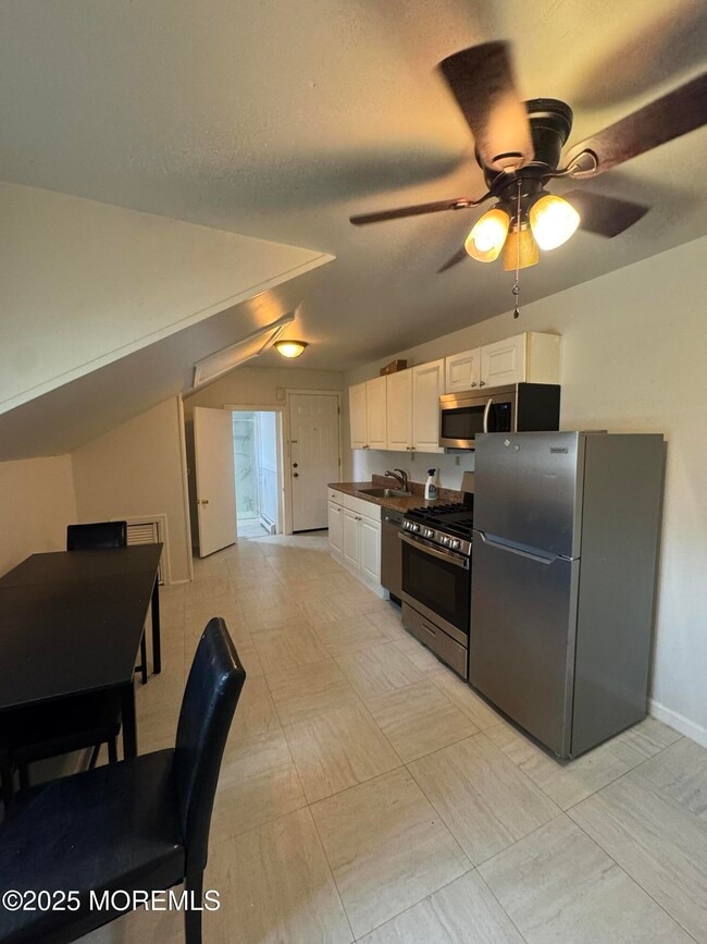 Photo - 172 Carr Ave Unidad D