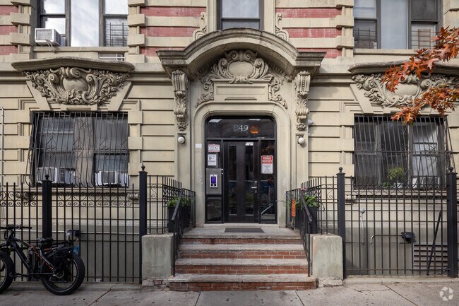 Entrance - 849 St Nicholas Pl