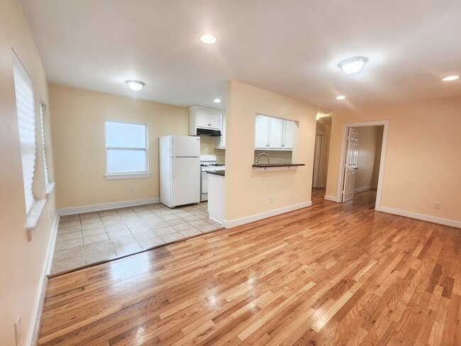 725 E 10 1/2 St